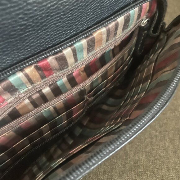 Danier black pebbled leather crossbody bag - Picture 4 of 5